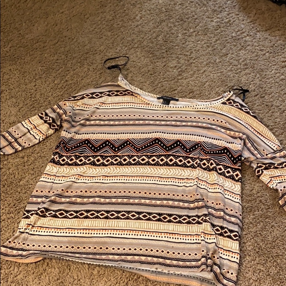 T-shirt by forever 21